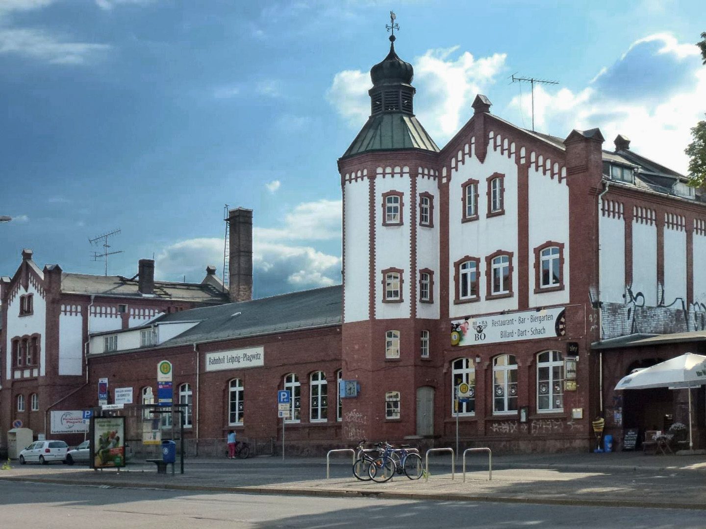 Bahnhof Leipzig-Plagwitz mit historischem Empfangsgebäude